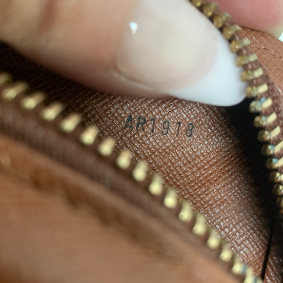 ❌SOLD❌1998 authentic Louis Vuitton Orsay Clutch with free wristlet replacement - Picture 16 of 17